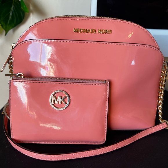 Michael Kors Peach Patent Emmy Set - Picture 1 of 5